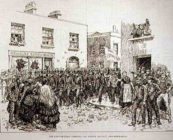 The Riots in Belfast: The Constabulary Entering the Orange District, Shankill Road, z The Illustrated London News, 19. června 1886 od English School