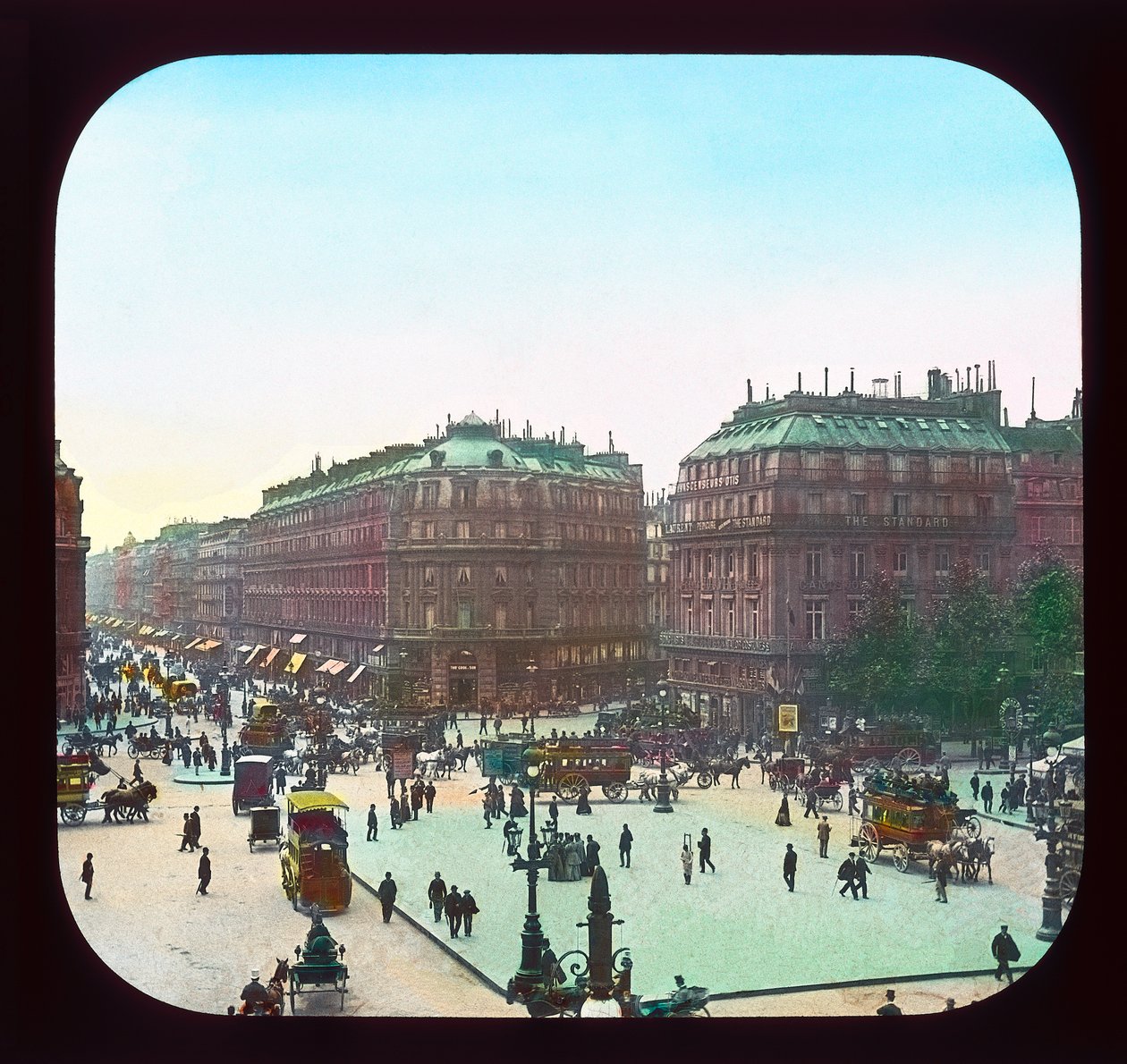 Pařížská expozice: Place de lOpera, 1900 (sklíčko s lucernou) od French Photographer