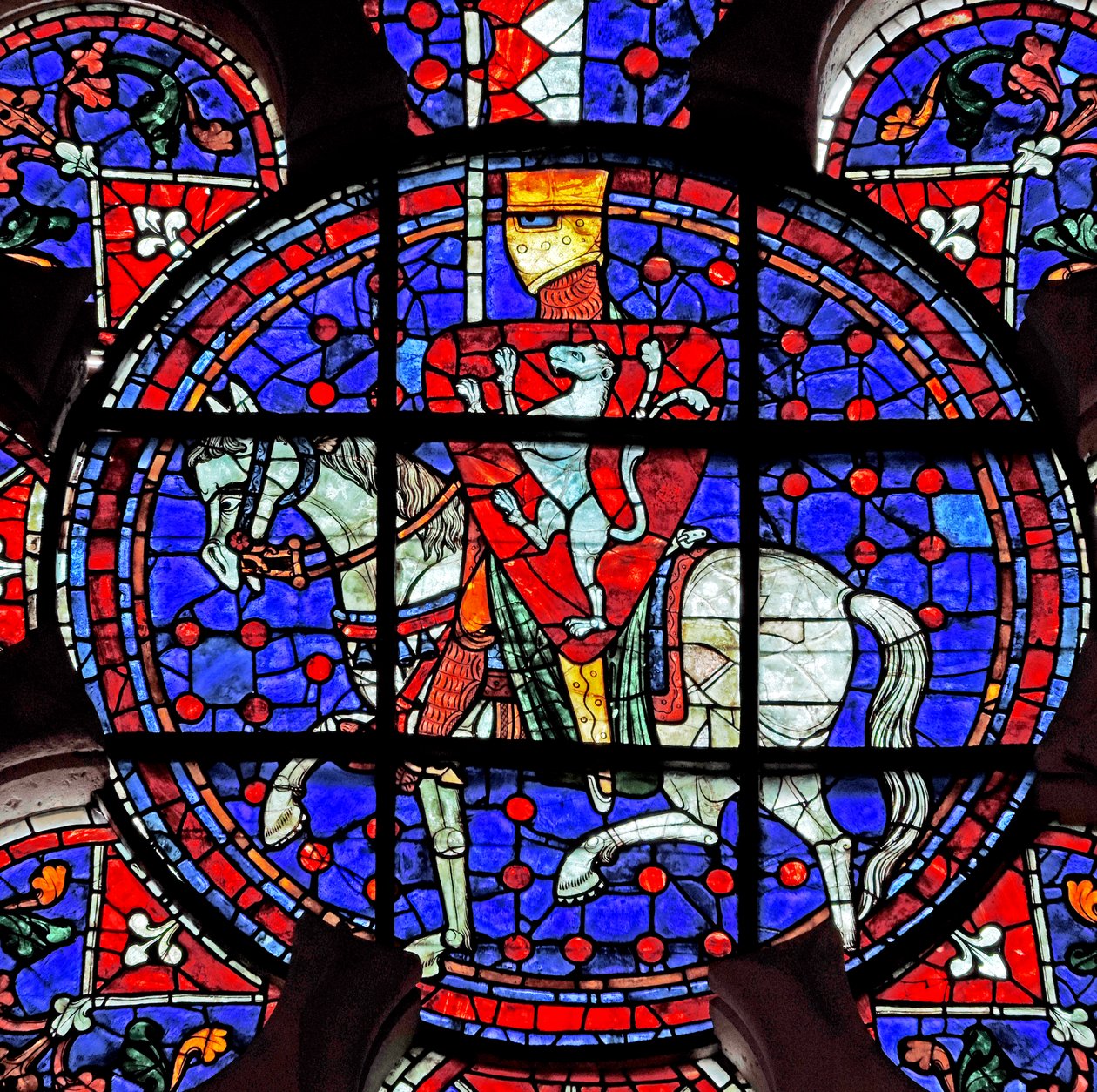 Růžové okno zobrazující Simon de Montfort, katedrála v Chartres od French School