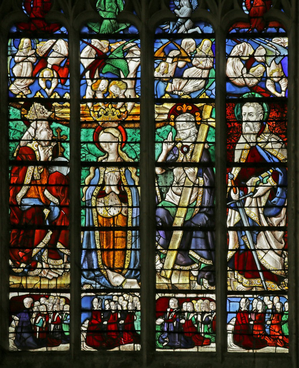 Okno zobrazující korunovaci Panny Marie se svatým Pavlem a rodinami donátorů, 1460-70 od French School