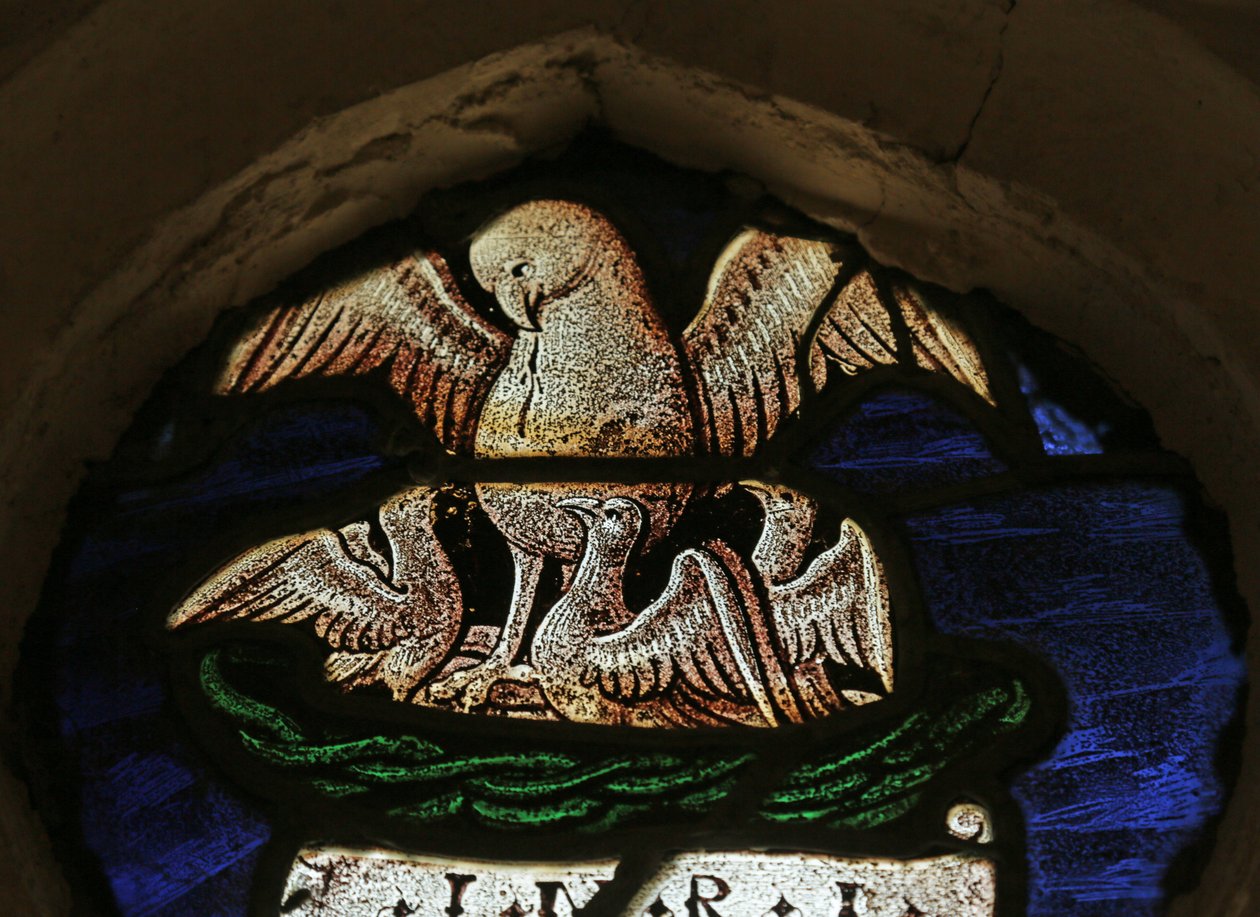 Okno zobrazující Pelikána v její Piety od French School