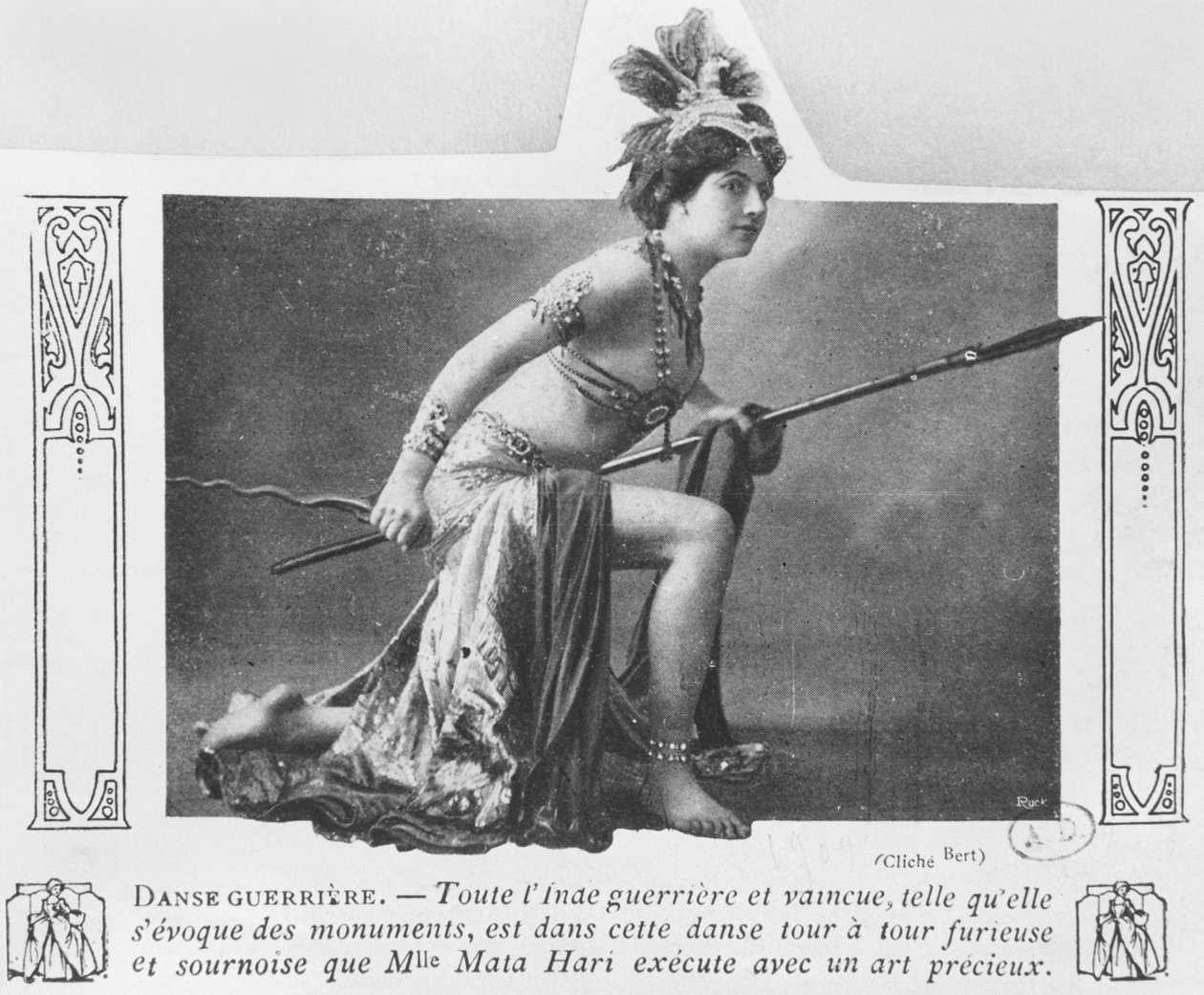 Mata Hari ve válečném tanci, začátek 20. století od A. Bert