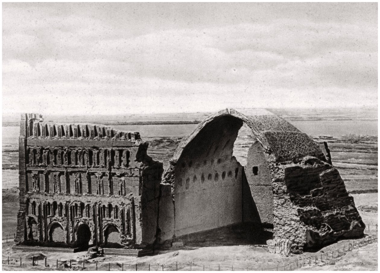 Taq-i Kisra ze vzduchu, Ctesiphon, Irák, 1925 od A. Kerim