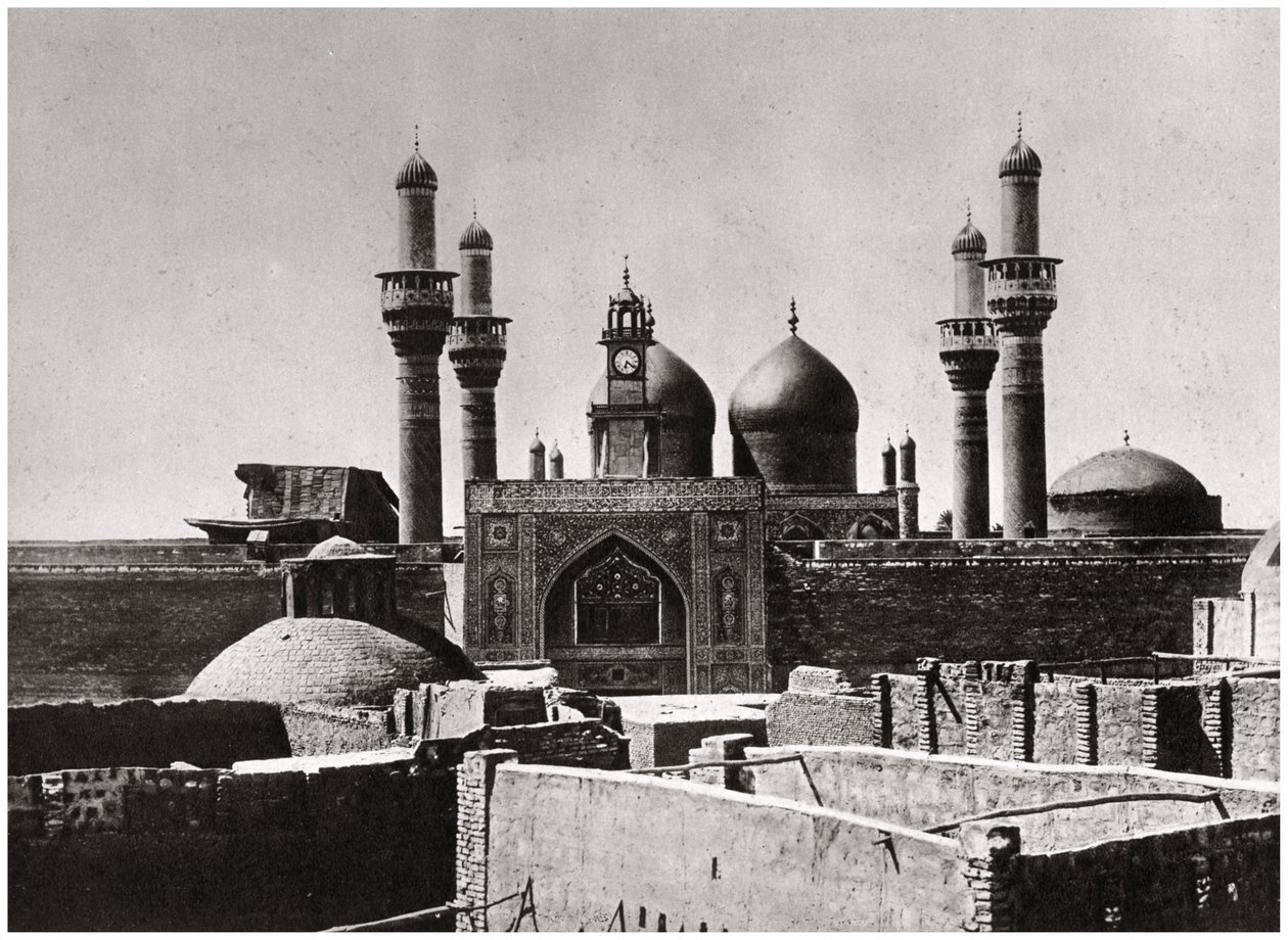 Zlaté kopule a minarety mešity al-Kadhimiya, Bagdád, Irák, 1925 od A. Kerim