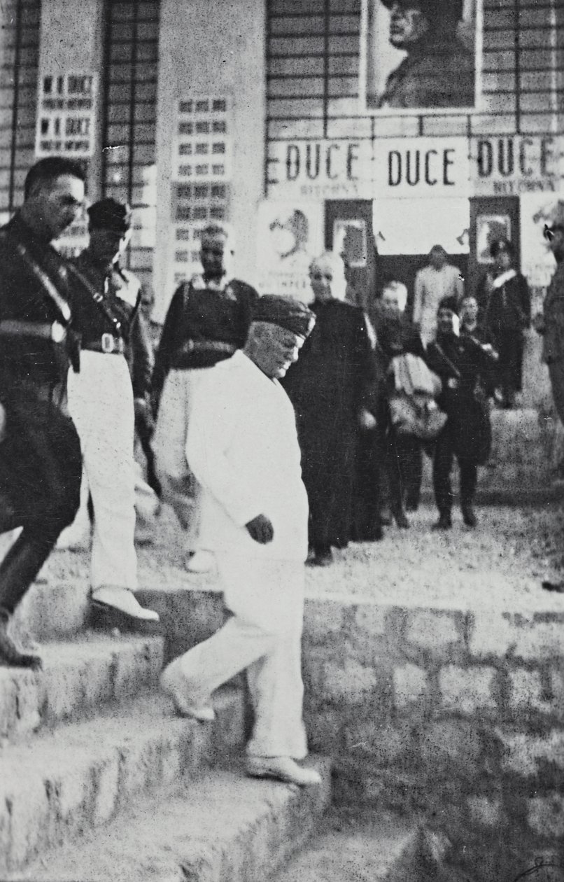 Album "Duce": Benito Mussolini během oficiální návštěvy na Sicílii (černobílá fotografie) od A. Scarlata