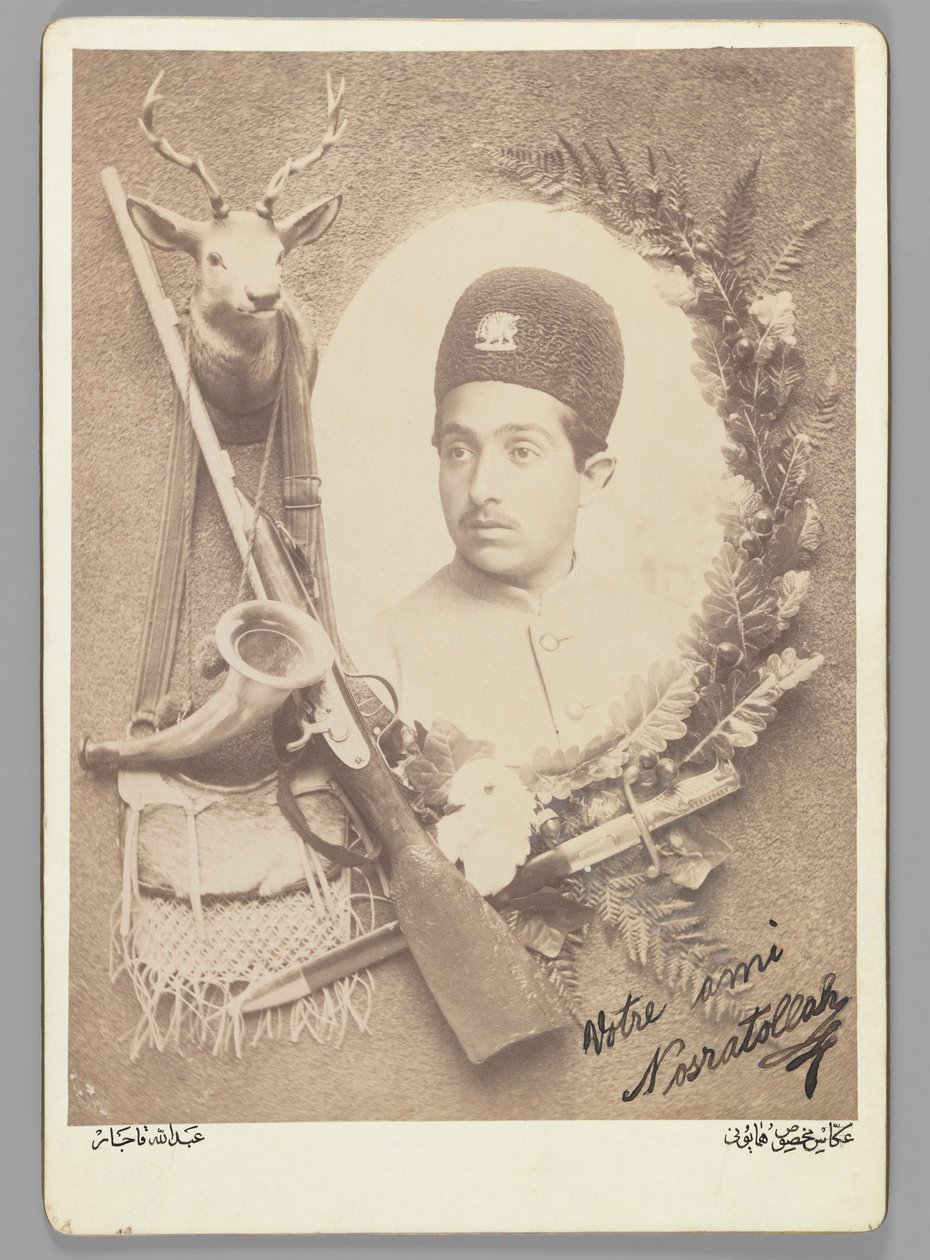 Oficiální královský portrét prince Nosratollaha, 1899 (stříbrná albuminová fotografie) od Abdullah Qajar