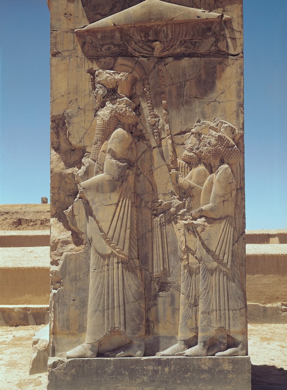 Reliéf zobrazující Xerxe I. (asi 519-465 př. n. l.) se dvěma průvodci od Achaemenid