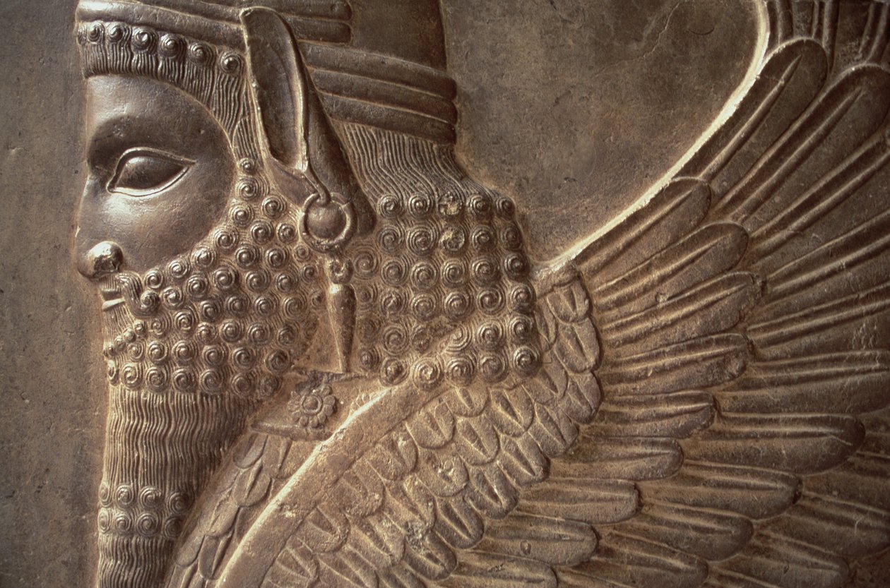 Okřídlený muž se lvím tělem, detail reliéfu ze severního schodiště Tripylonu, kámen kolem roku 470 př.n.l. od Achaemenid