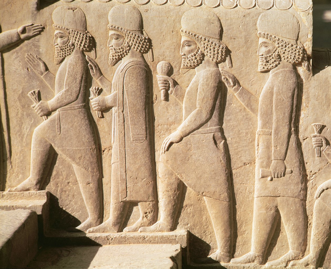 Reliéf zobrazující médské stráže ze schodiště Triplyonské síně, achaimenovské období, 6.-5. století př. n. l. (vápenec) od Achaemenid