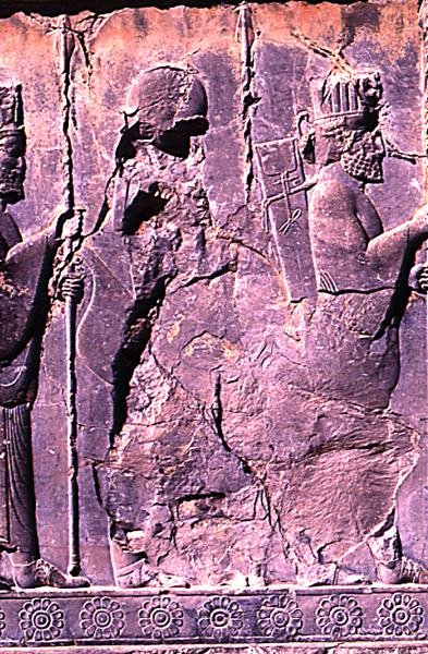 Řada hodnostářů, od západního vchodu do Stosloupové síně (kámen) (detail) (viz 179105) od Achaemenid