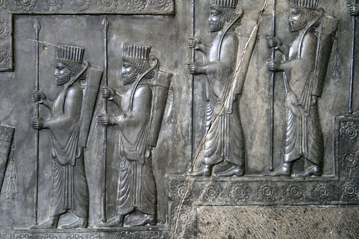 Nástěnná řezba zobrazující královskou gardu, Tachara, Persepolis, cca 6.-5. století před naším letopočtem (šedý kámen) od Achaemenid