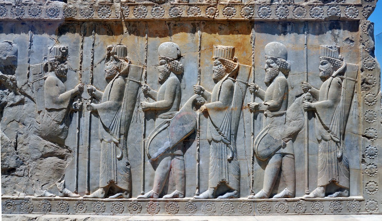 Nástěnná řezba zobrazující královskou gardu, Tachara, Persepolis, cca 6.-5. století před naším letopočtem (šedý kámen) od Achaemenid