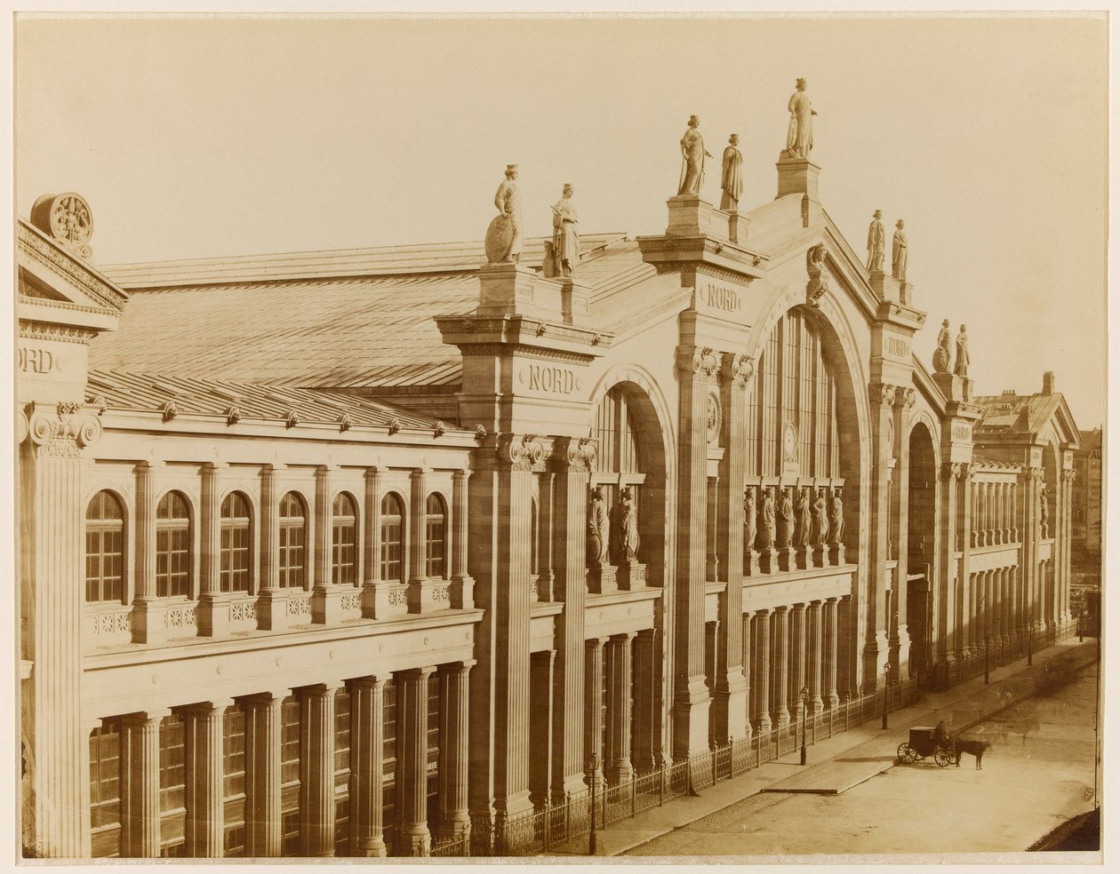 Gard du Nord, Paříž, asi 1870-80 (foto) od Achille Quinet