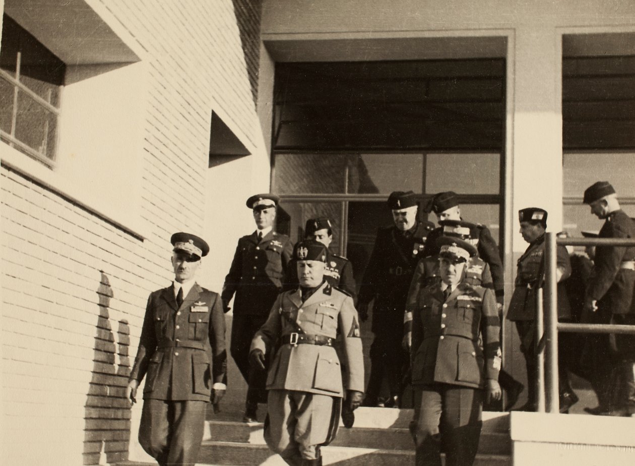 Slavnostní otevření budov královského letiště "Fausto Pesci" v Bologni, postaveného společností Mauro Toschi fu Ulisse, za přítomnosti vévody Benita Mussoliniho, 24.10.1936 (čb foto) od Achille Villani
