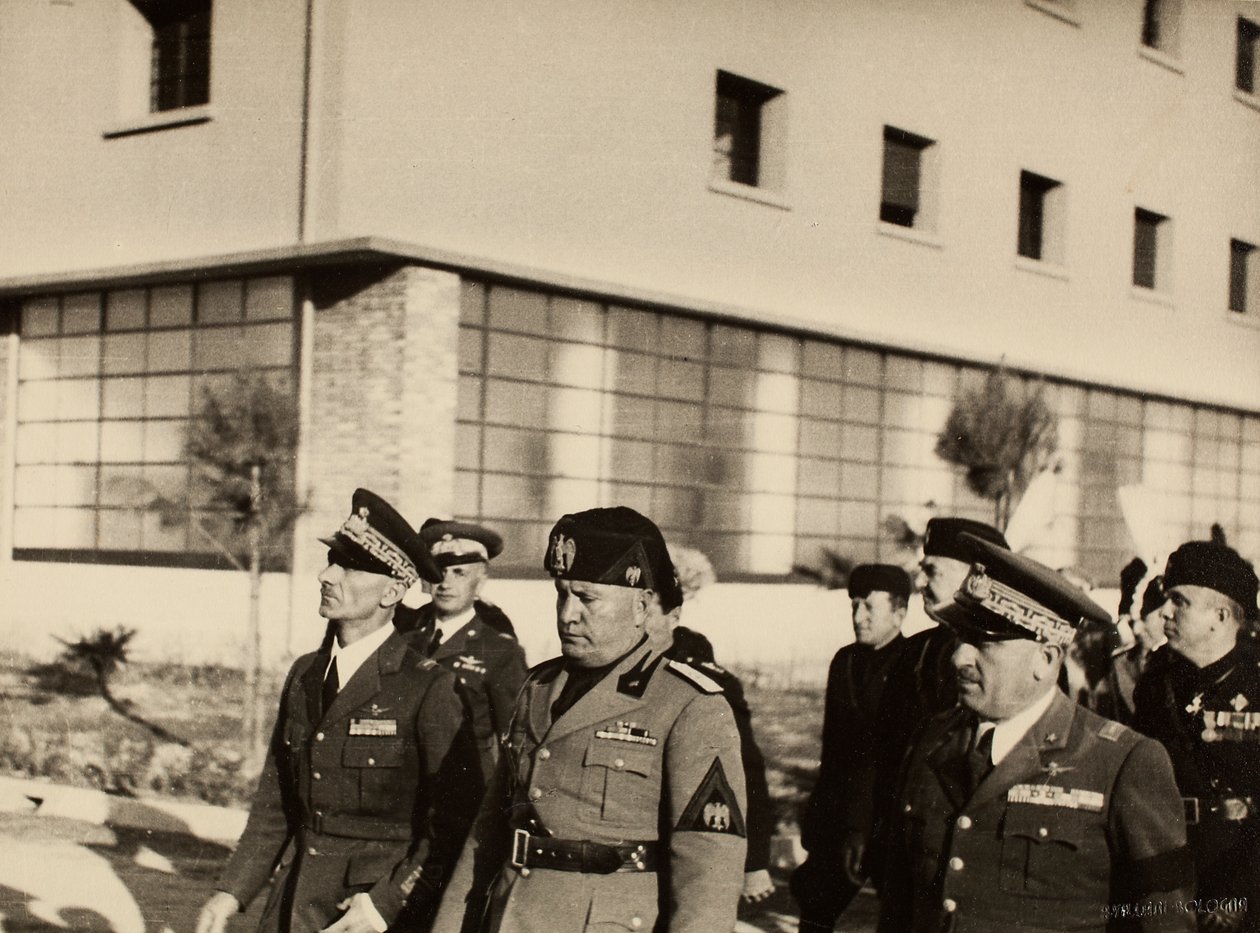 Slavnostní otevření budov královského letiště "Fausto Pesci" v Bologni, postaveného společností Mauro Toschi fu Ulisse, za přítomnosti vévody Benita Mussoliniho, 24.10.1936 (čb foto) od Achille Villani