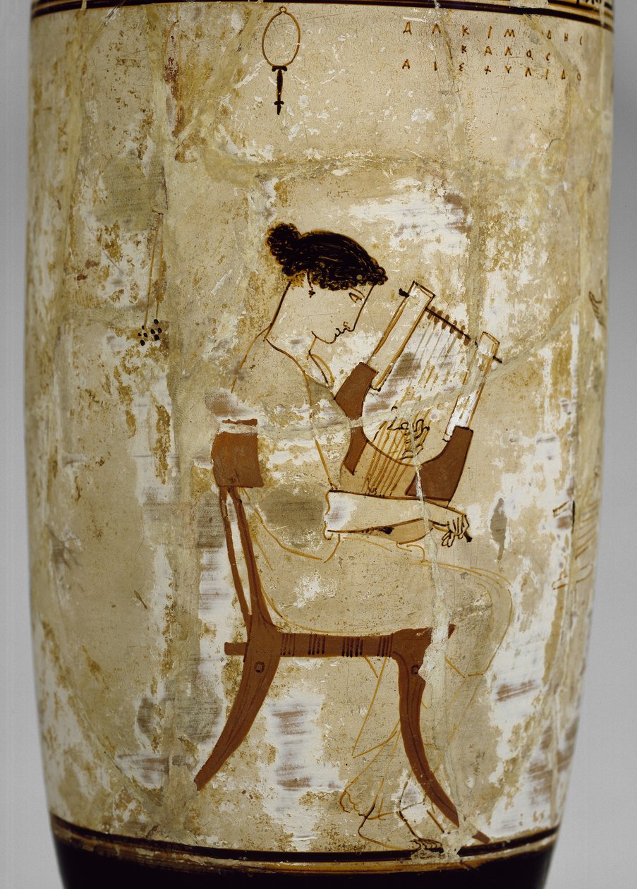 Podkrovní bíle broušený lekythos zdobený ženou hrající na citharu (glazovaná terakota) od Achilles Painter