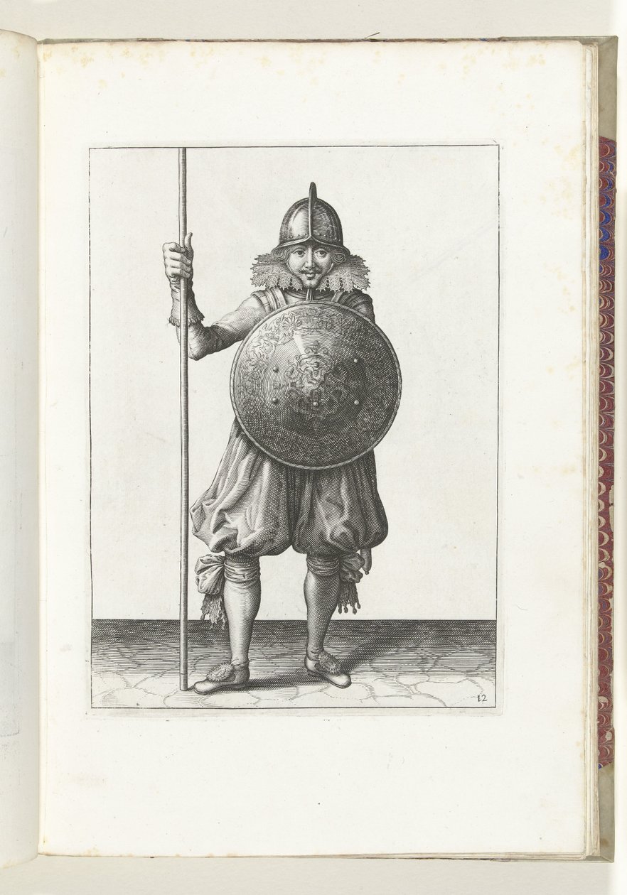 Cvičení se štítem a kopím: voják vrací kopí třikrát do klidové polohy, třetí pohyb (č. 12), 1618 Nassausche Wapen-Handelinge, van Schilt, Spies, Rappier a Targe: zobrazeno beyde figuerlick, ende zarámováno po od Adam van Breen