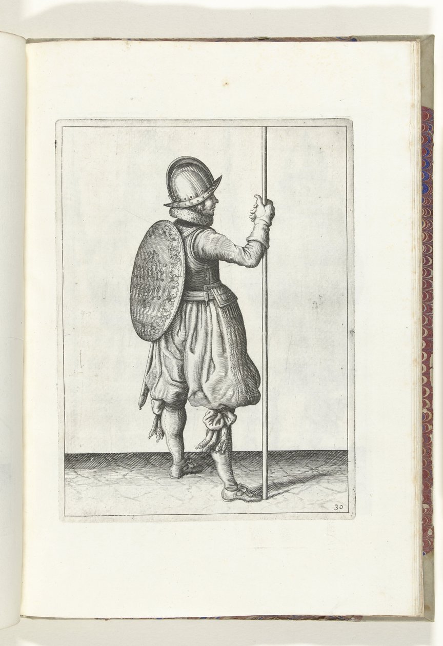 De exercitie met schild en spies: de soldaat staande met de spies rustend op de grond naast de rechtervoet (nr. 30), 1618 De Nassausche Wapen-Handelinge, van Schilt, Spies, Rappier ende Targe : beyde figuerlick afgebeelt, ende gestelt na de nieu ordening   od Adam van Breen