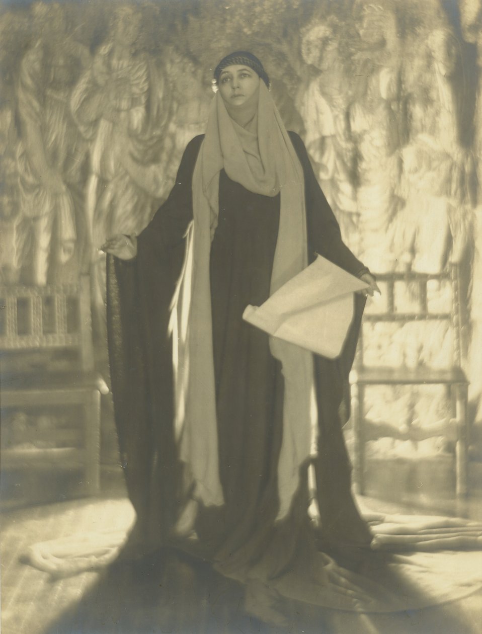 Lady Diana Manners ve filmu The Miracle od Maxe Reinhardta od Adolf de Meyer