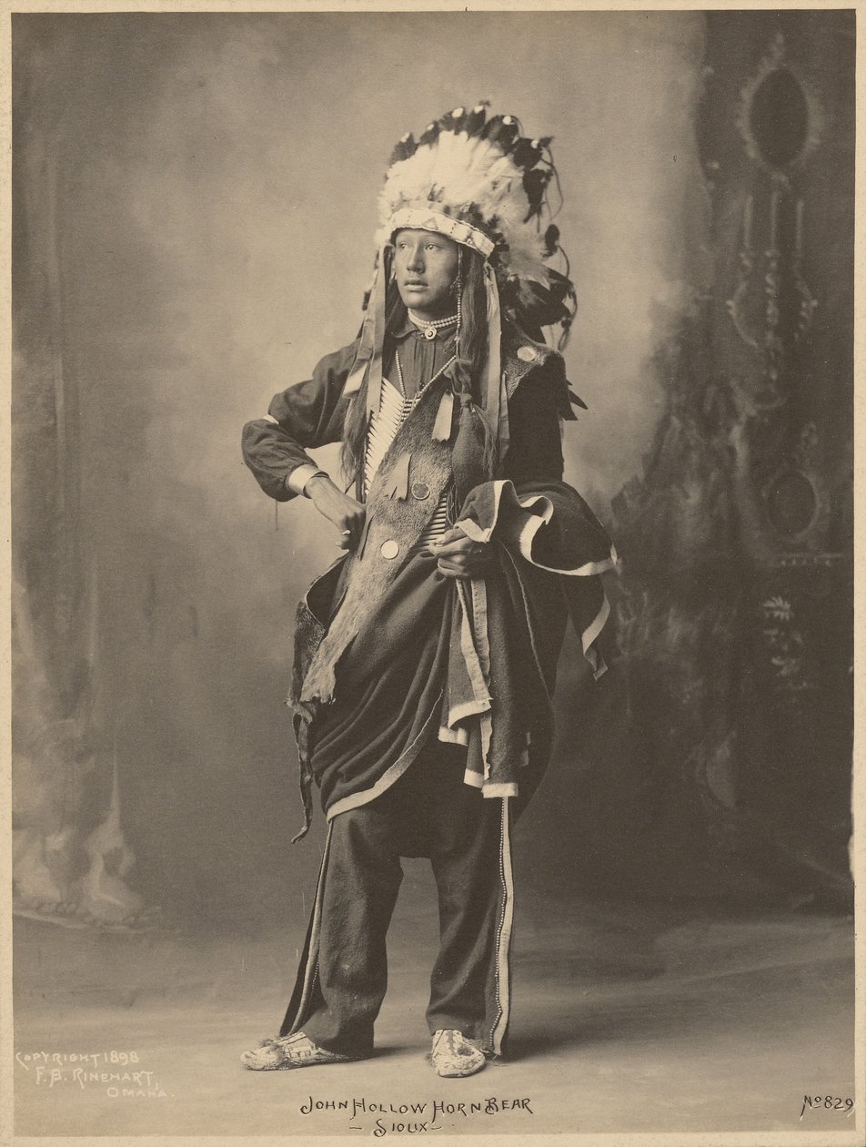 John Hollow Horn Bear, Sioux od Adolph F. Muhr