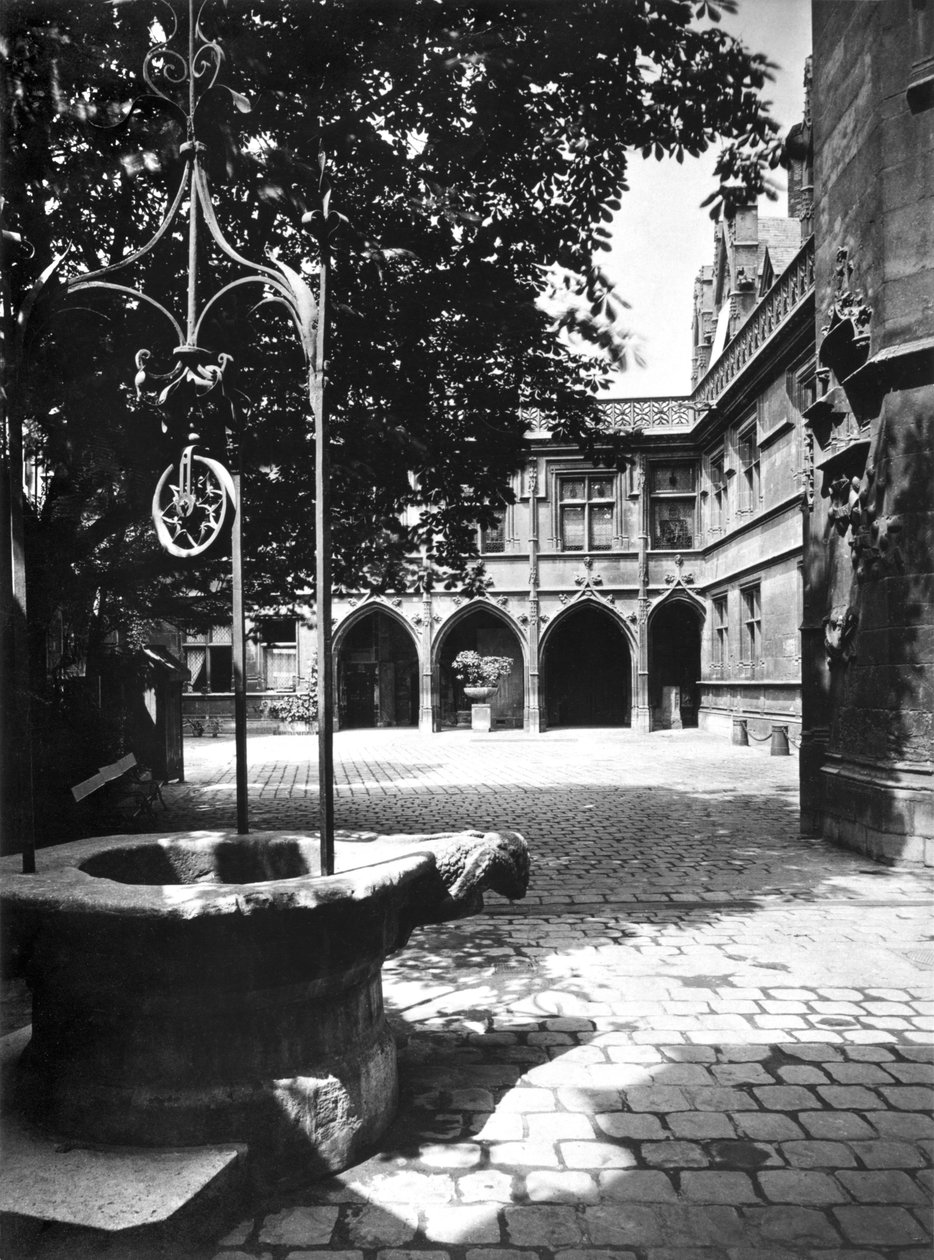Cluny Hotel při pohledu ze dvora, Paříž od Adolphe Braun