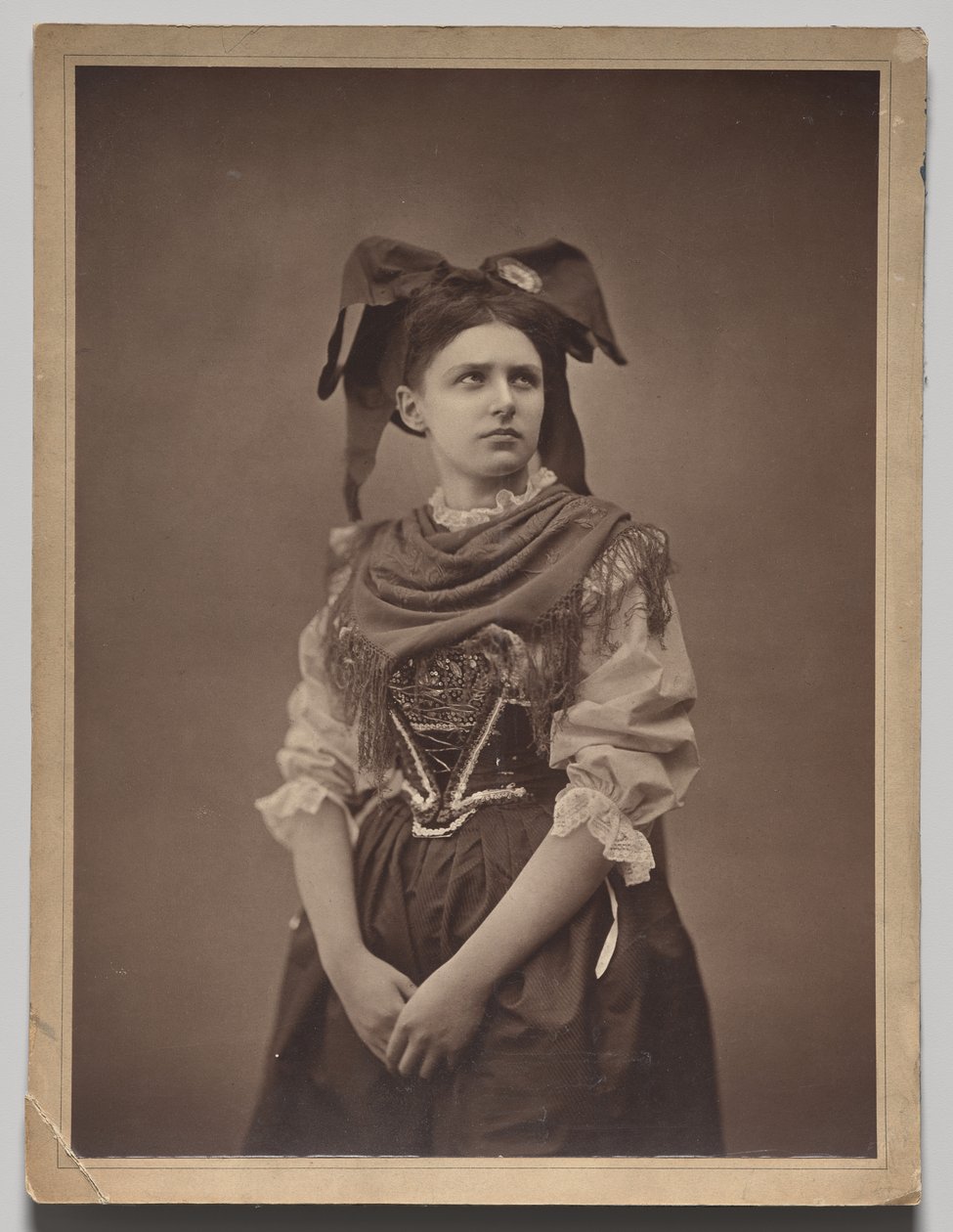 Mladá žena Alsacienne od Adolphe Braun
