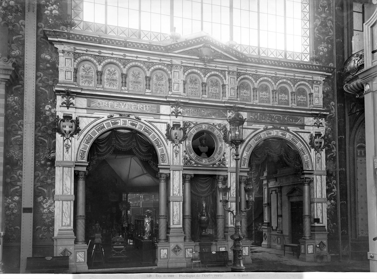 Portico stříbrnického pavilonu na Světové výstavě, Paříž, 1889 (černobílá fotografie) od Adolphe Giraudon