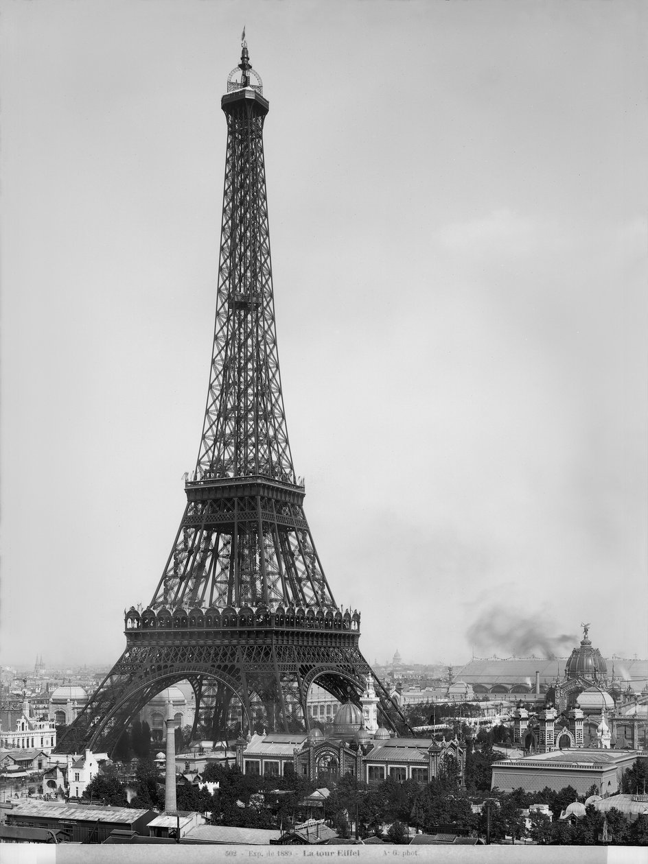 Eiffelova věž (1887-89) fotografovaná během Světové výstavy v roce 1889 v Paříži, architekt Gustave Eiffel (1832-1923) od Adolphe Giraudon