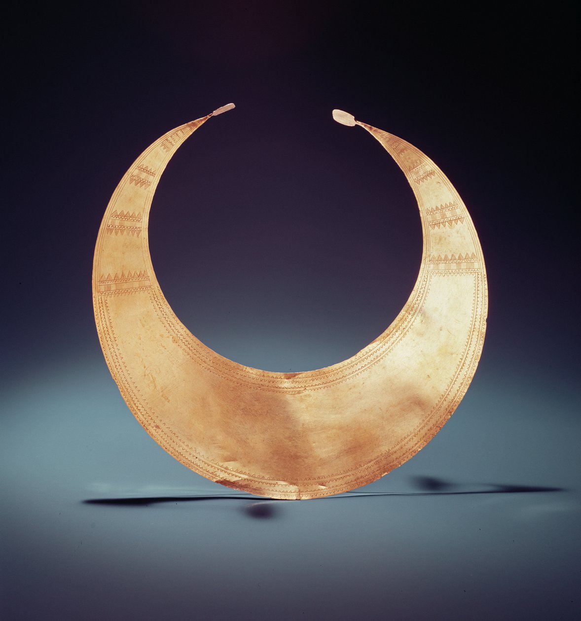 Lunula, Ross, hrabství Westmeath, starší doba bronzová, cca 2000 př. n. l. (zlato) od Age Bronze
