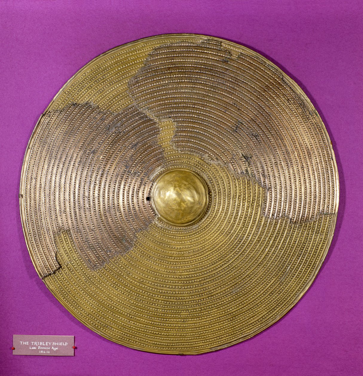 Štít z Tribley, pozdní doba bronzová (bronz) od Age Bronze