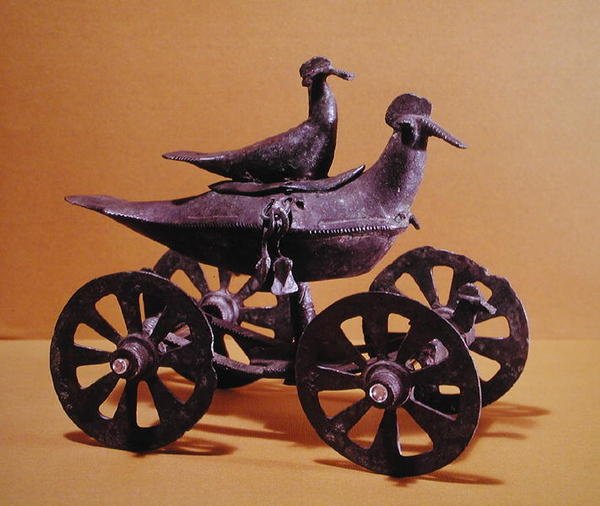 Votivní vůz v podobě dvou ptáků, z Glasinac u Sarajeva (bronz) od Iron Age