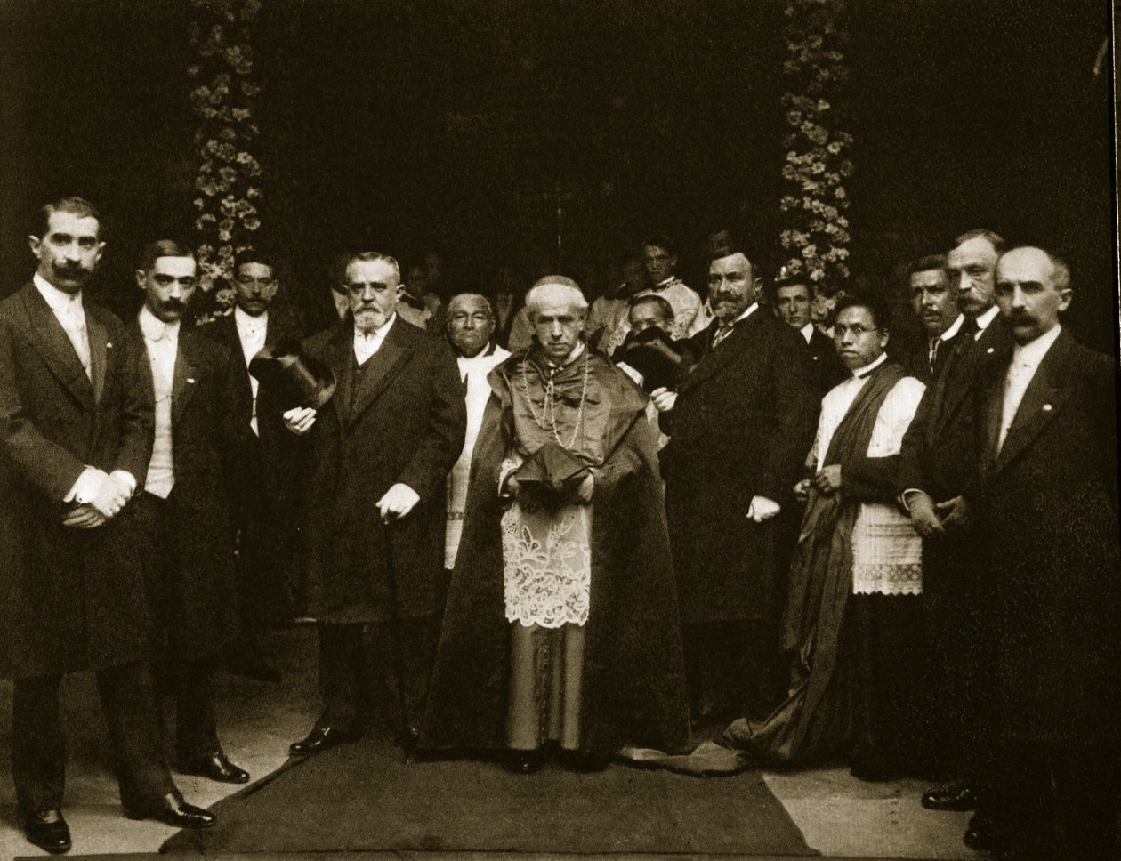 Arcibiskup Mora y del Rio od Agustin Victor Casasola