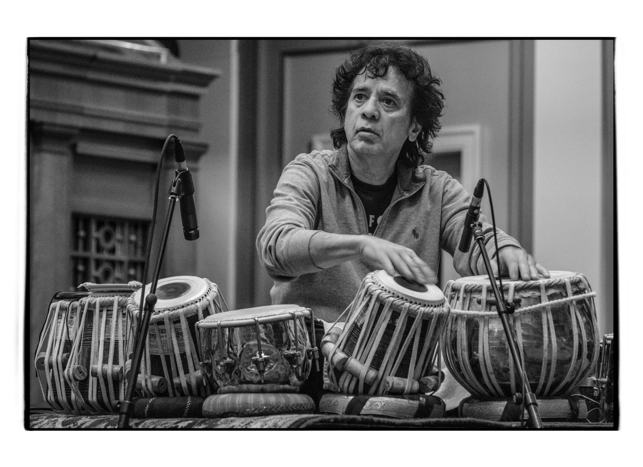 Zakir Hussain v Schermerhorn Symphony Center, Nashville, 2018 (foto) od Alan Messer
