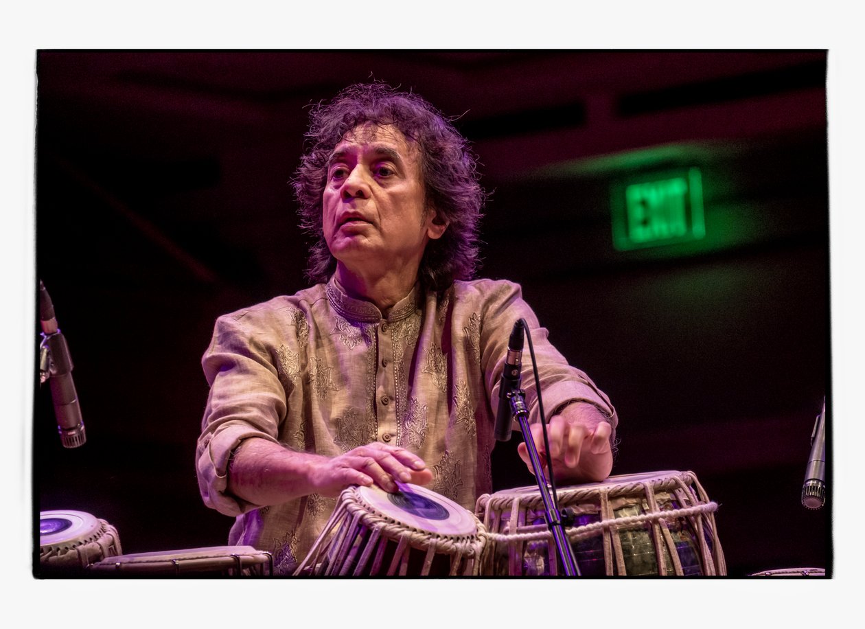 Zakir Hussain v Schermerhorn Symphony Center, Nashville, 2018 (foto) od Alan Messer