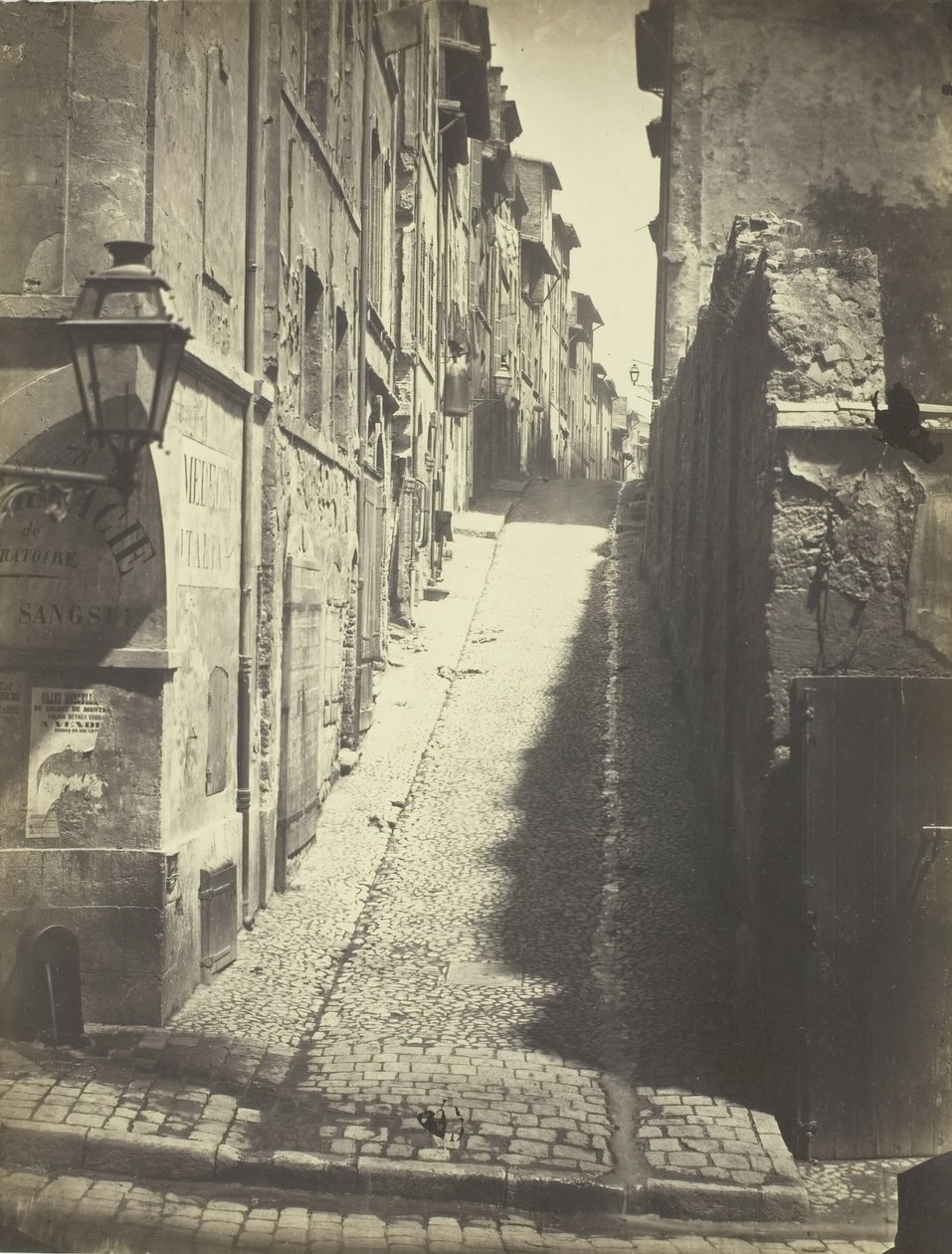 Rue des Grands Carmes, Vue prise de la Rue Ste. Marthe, 1862.  od Albert Terris