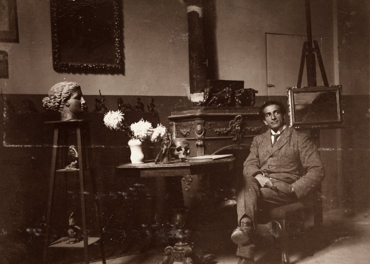 Sochař Mario Pelagatti ve svém ateliéru, Florencie, 20.11.1920 (čb foto) od Alberto Fierli