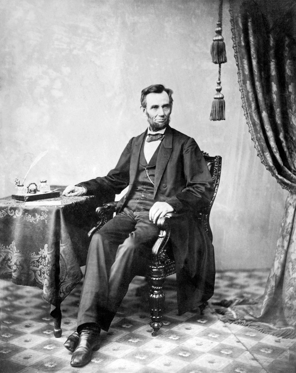 Abraham Lincoln pózuje v Gardnerově nové galerii od Alexander Gardner
