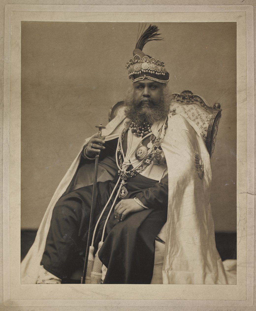Portrét sira Sawai Madho Singha, mahárádže z Džajpuru, cca 1900 (černobílá fotografie) od Alexander Bassano
