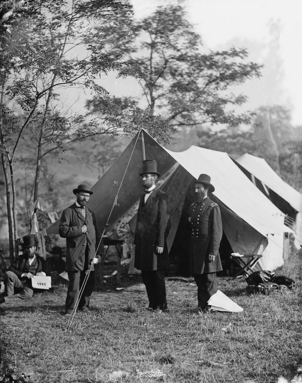 Abraham Lincoln s Allanem Pinkertonem a generálmajorem Johnem A. McClernandem, 1862 od Alexander Gardner