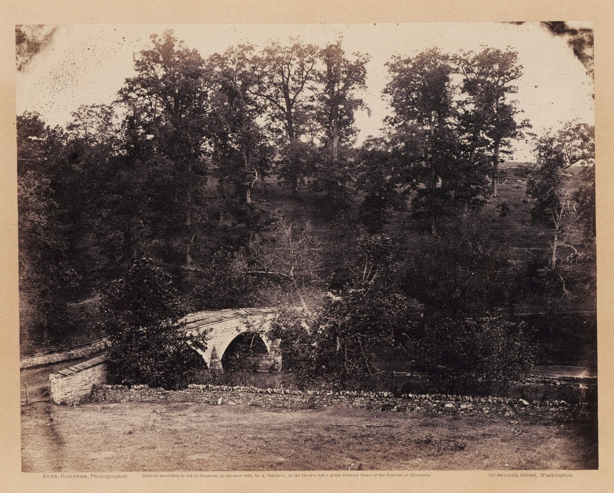 Burnsideův most přes Antietam Creek, Maryland, z Gardnerova skicáře občanské války od Alexander Gardner