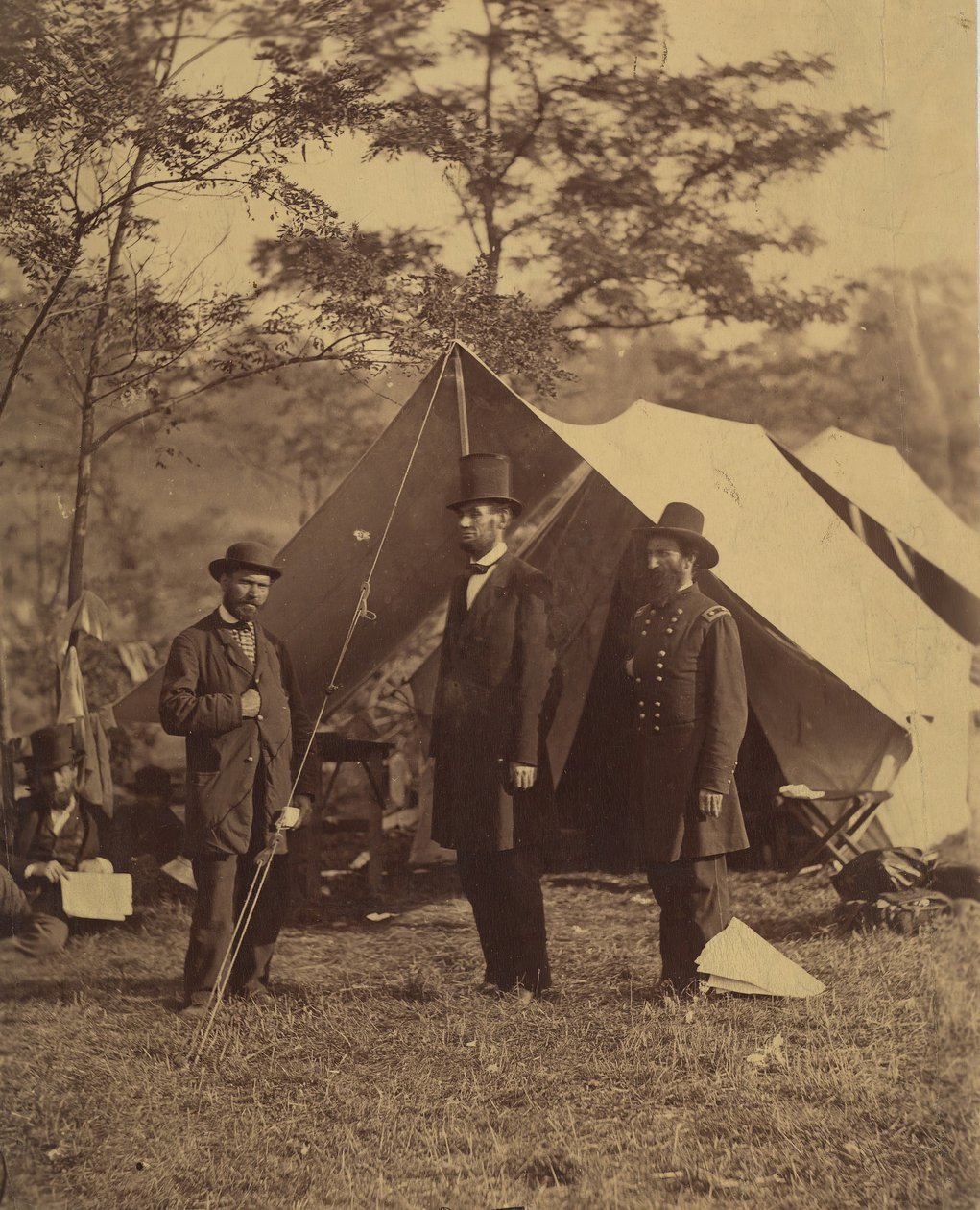 [Prezident Abraham Lincoln, generálmajor John A. McClernand vpravo a E. J...., 4. října 1862. od Alexander Gardner