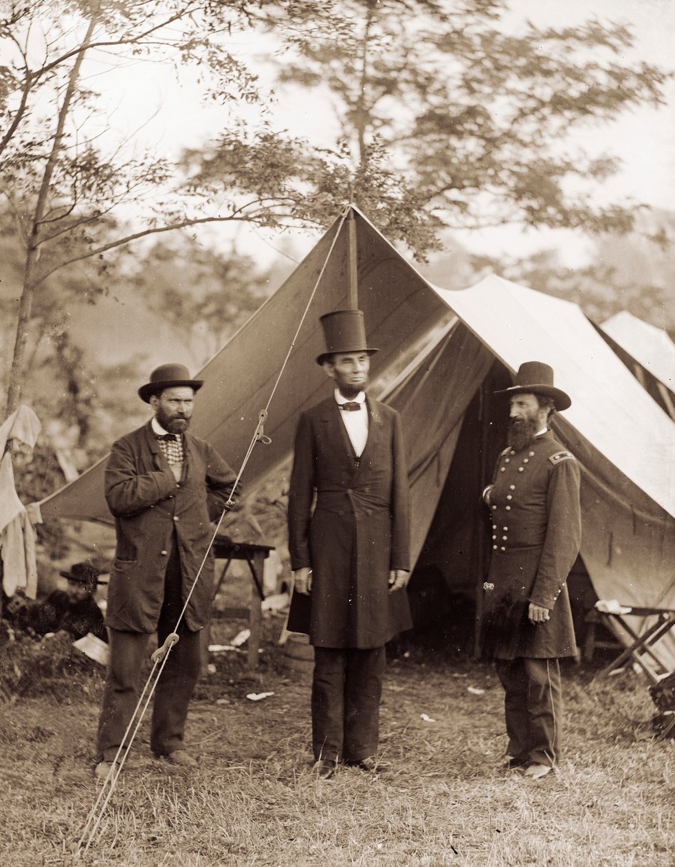 Prezident Lincoln na bitevním poli Antietam od Alexander Gardner