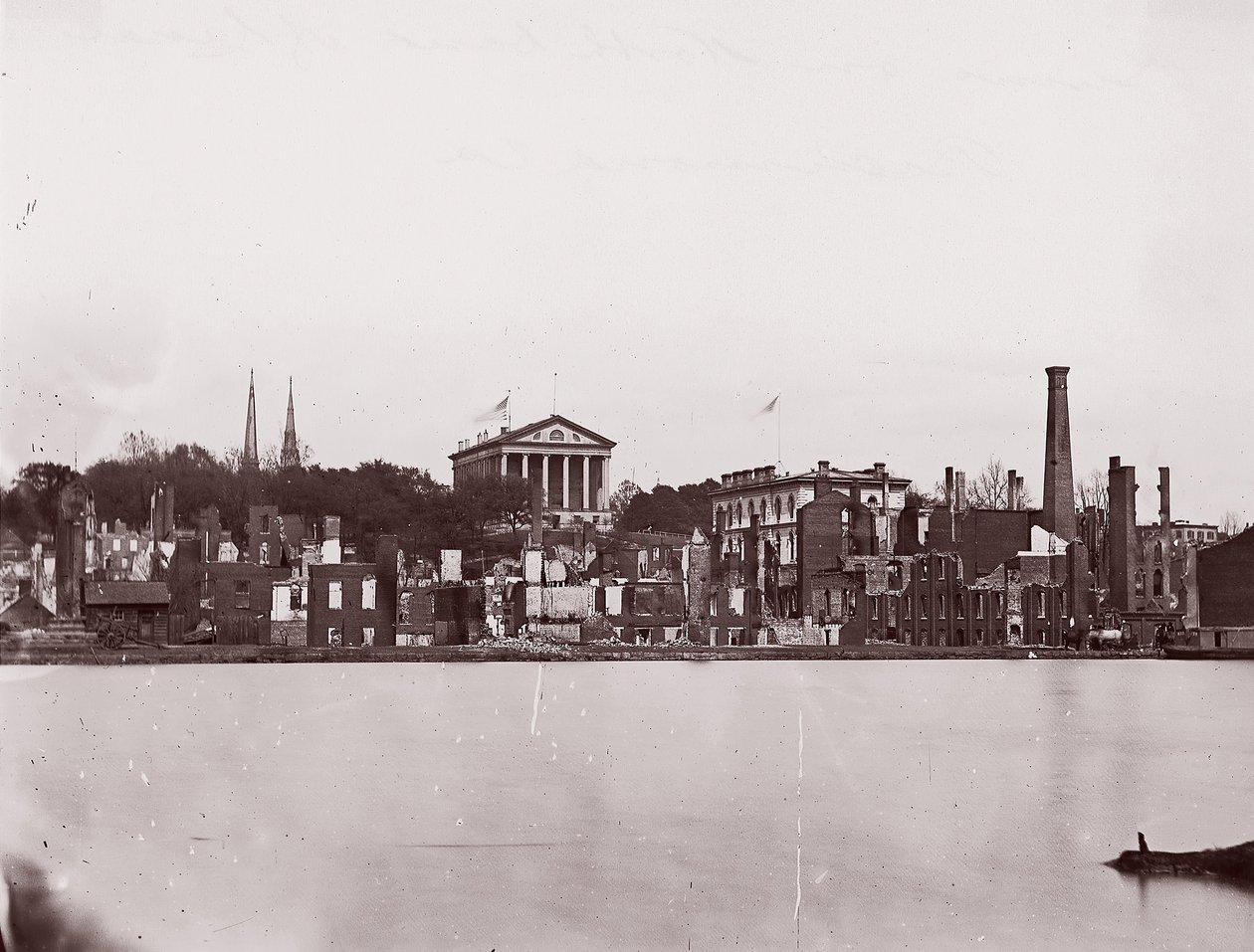 Ruiny na North Bank of Canal, Richmond, 1865. od Alexander Gardner