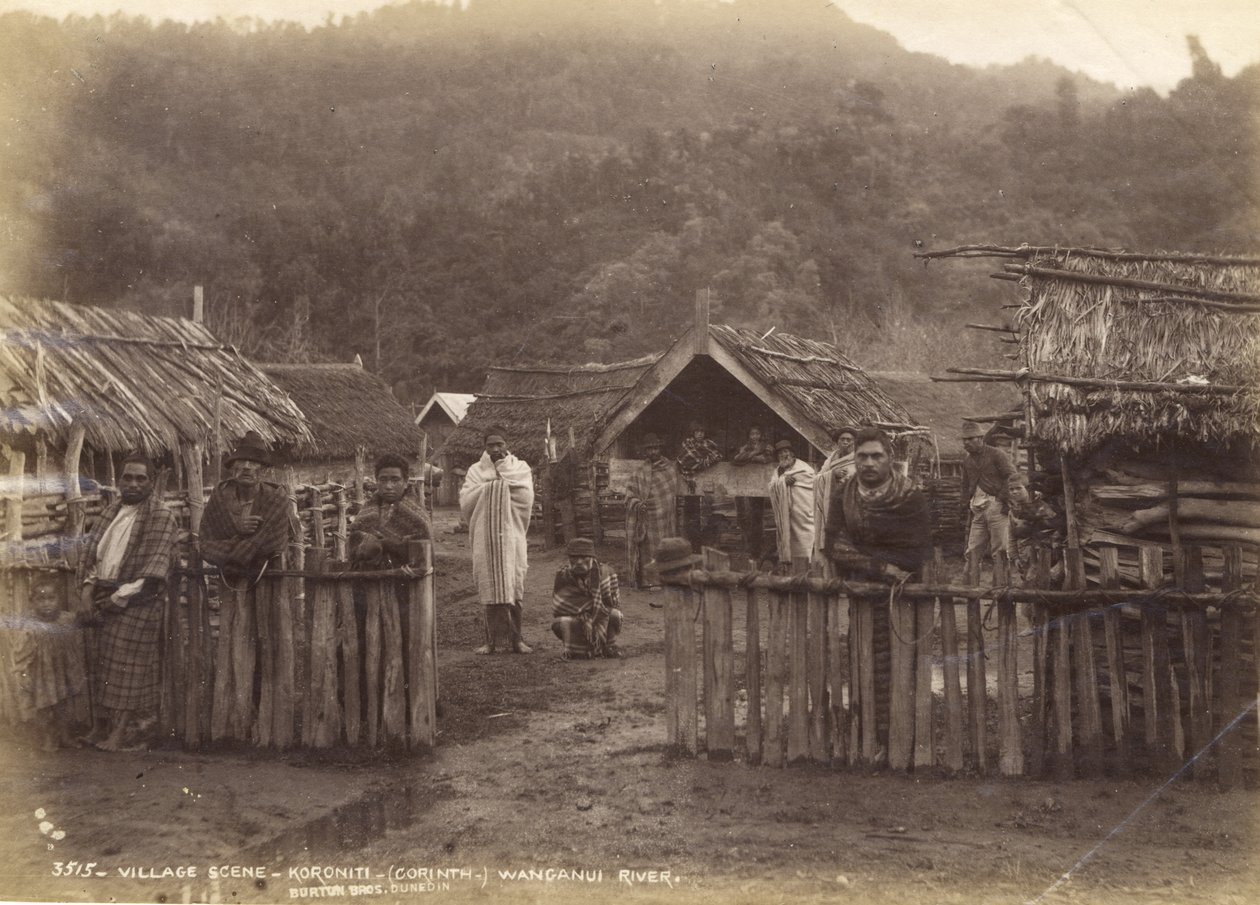 Vesnická scéna - Koroniti (Korinth) řeka Wanganui, 7. května 1885 (tisk alba) od Alfred Burton