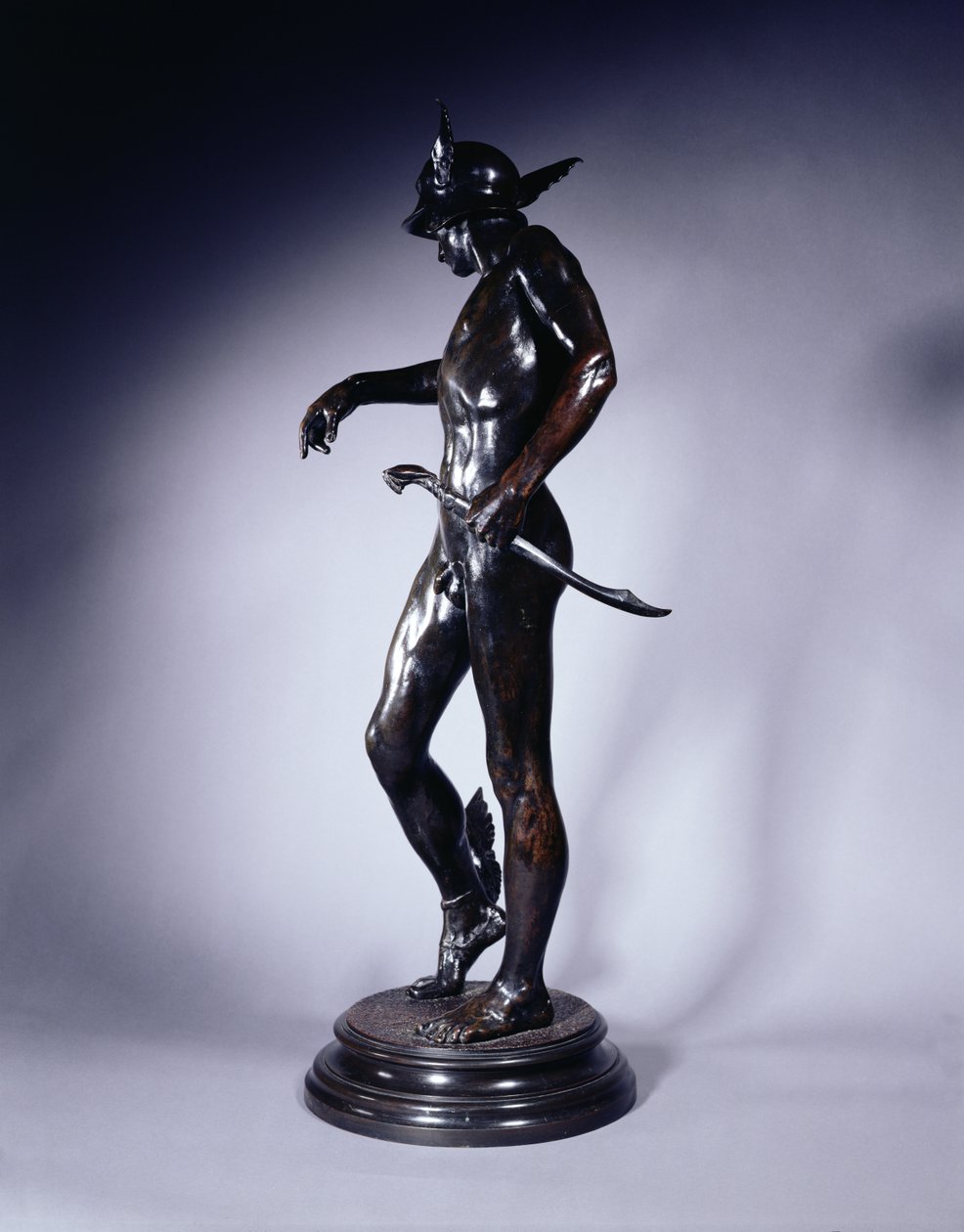 Perseus Arming, 1882 (bronz (viz také 353101) od Alfred Gilbert