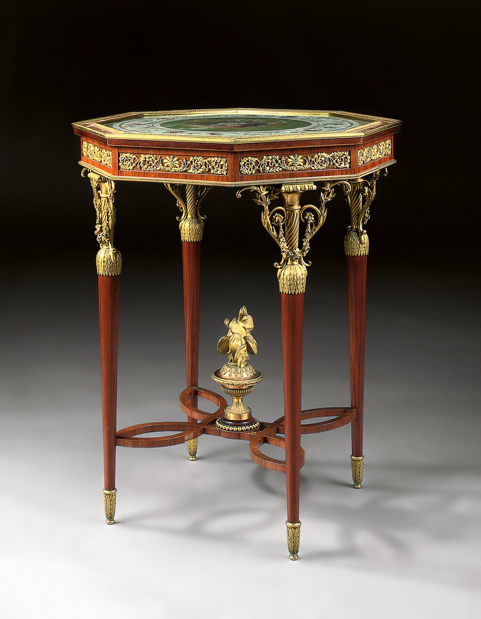 Gueridon ve stylu Ludvíka XVI. (ormolu, mahagon a kvaš) (viz také 362848) od Alfred Emmanuel Louis Beurdeley