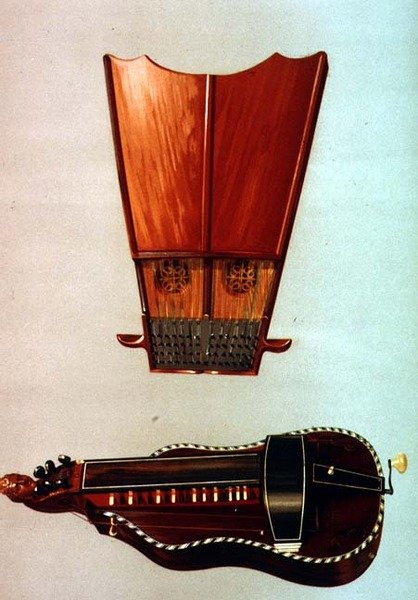 Zvonová harfa a hurdy gurdy, z 