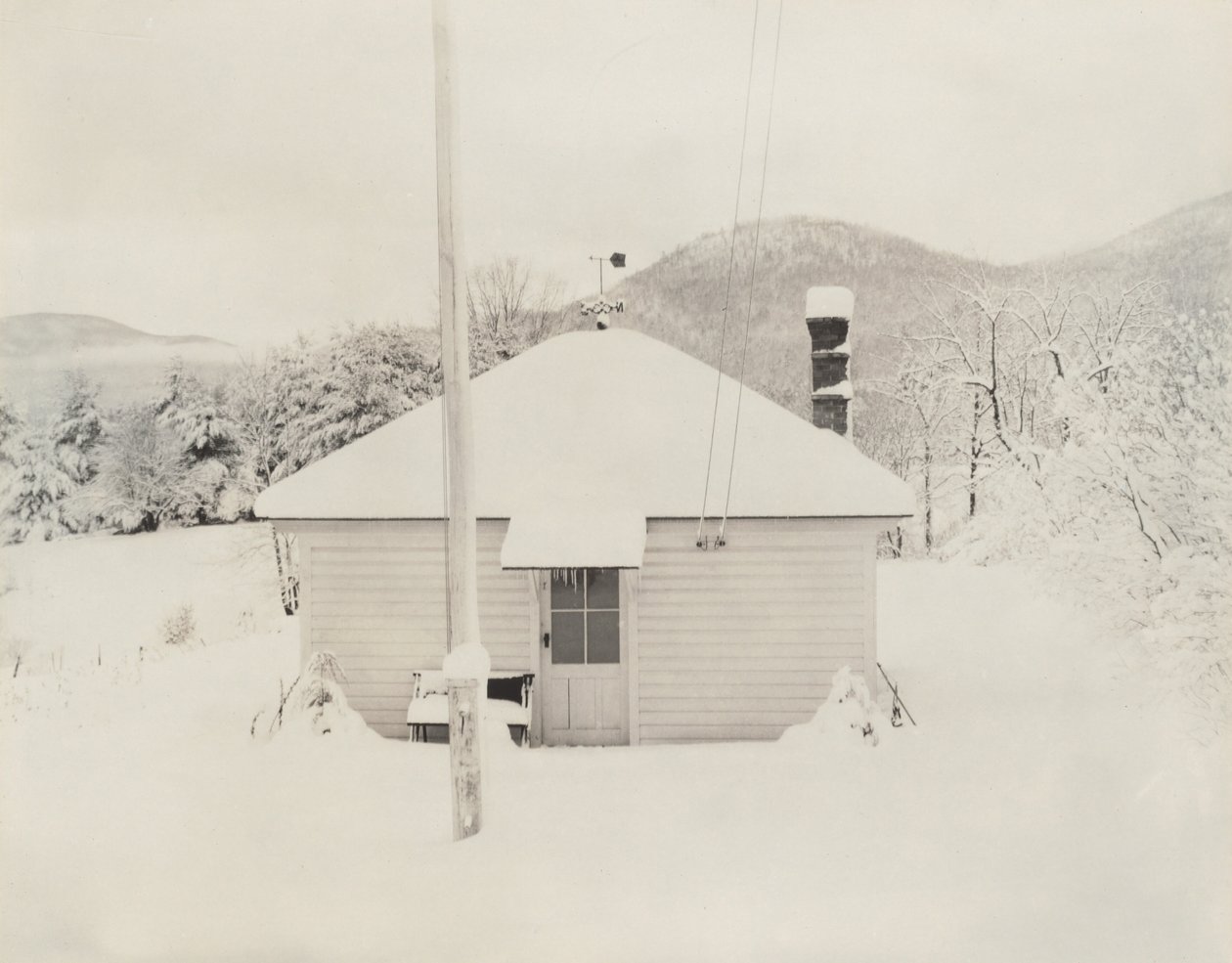 První sníh a domeček od Alfred Stieglitz
