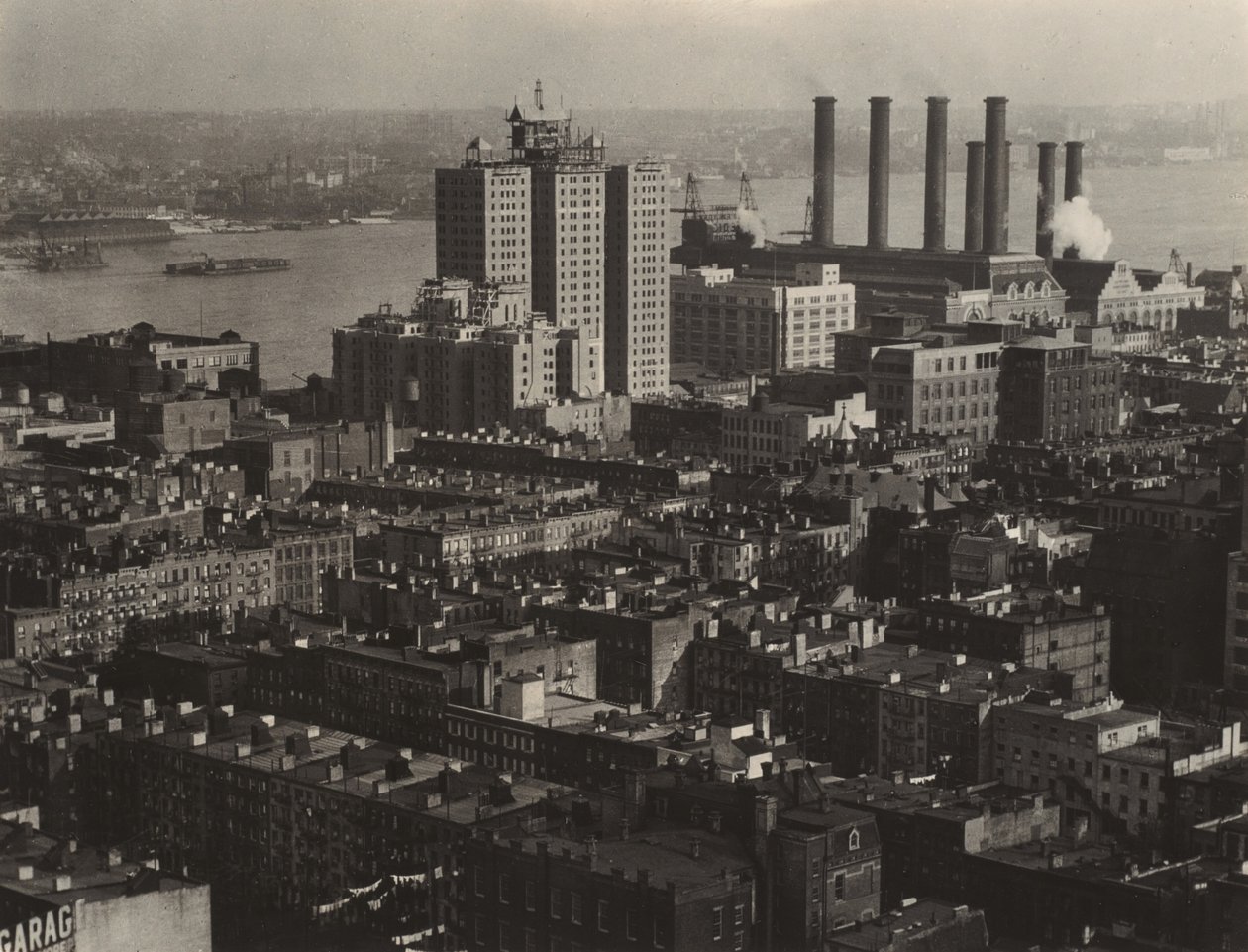 Z Sheltonu ve státě New York (pokoj 3003), pohled na jihovýchod od Alfred Stieglitz
