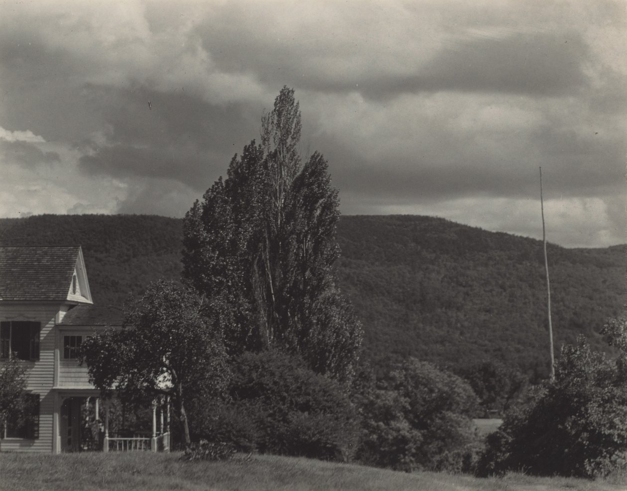 Dům a stromy, Lake George od Alfred Stieglitz